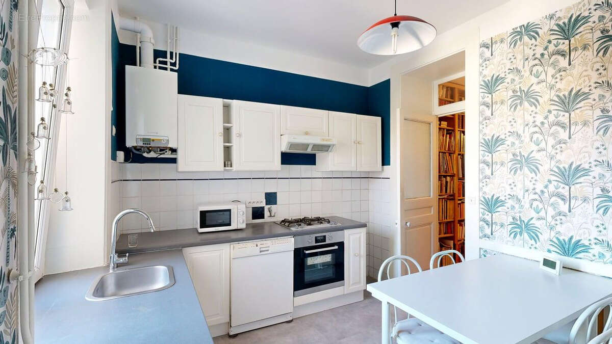 Place Flore : bel appartement ancien de 118 m2 avec parking - photo 11