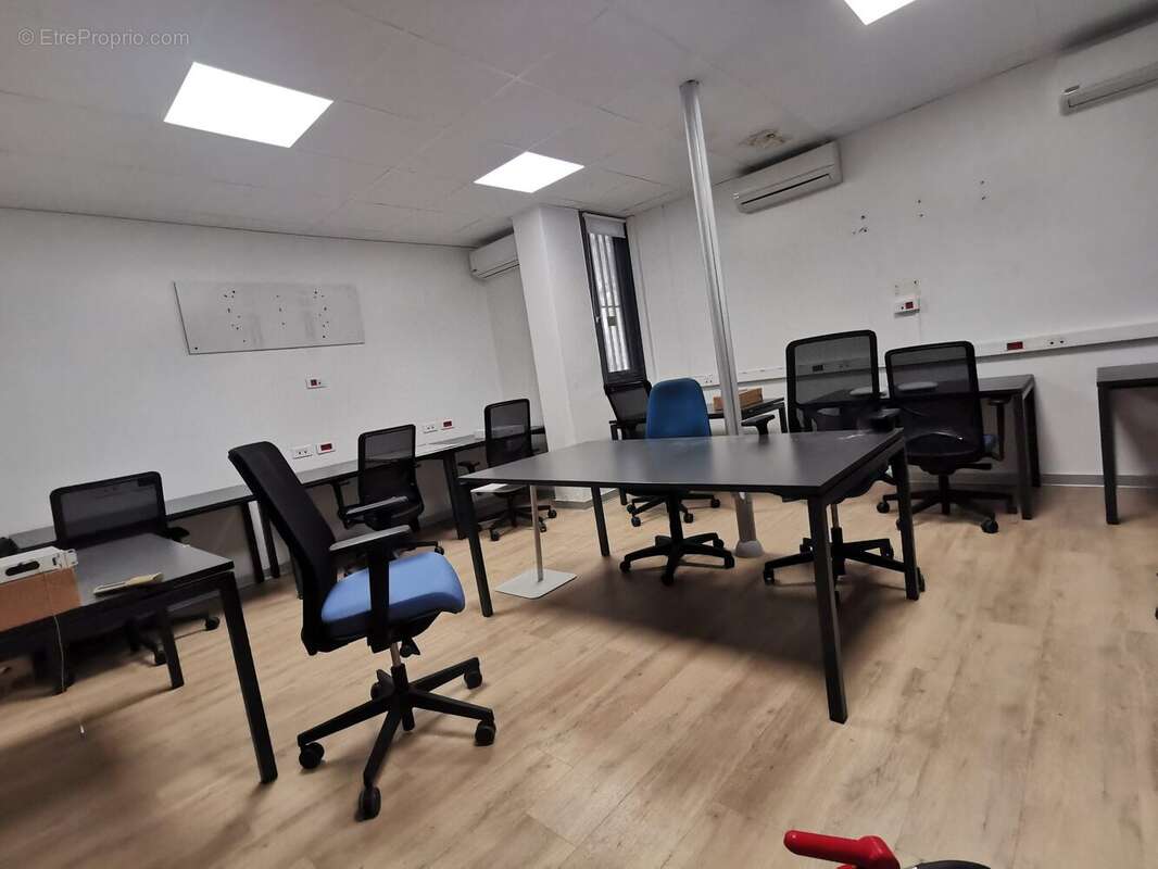 Commerce 135 m² à Le Lamentin  - photo 4