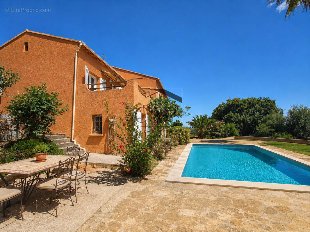 Maison familiale avec vue mer, jardin piscinable et fort potentiel - photo 4