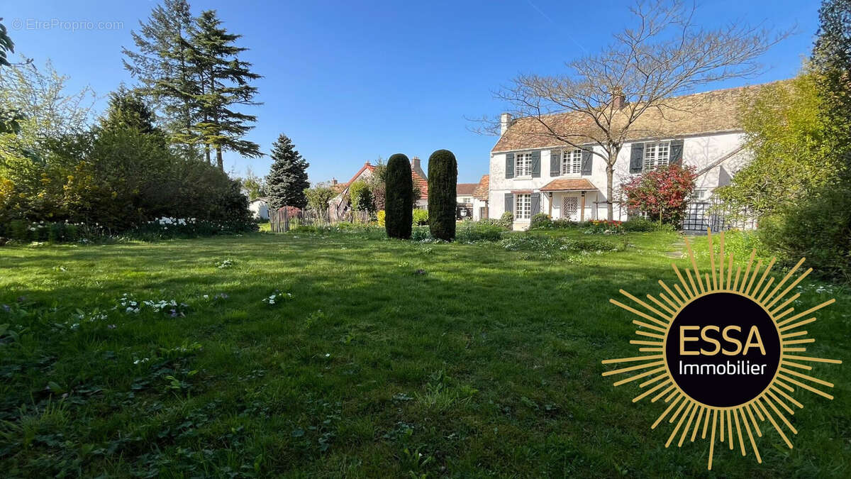 Maison à NEAUPHLE-LE-CHATEAU