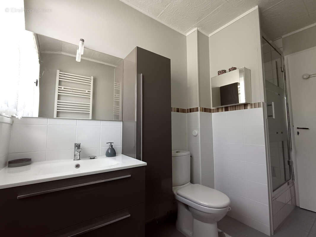 VAUX LE PENIL Maison familiale au calme, proche du centre ville avec sous sol total - photo 9