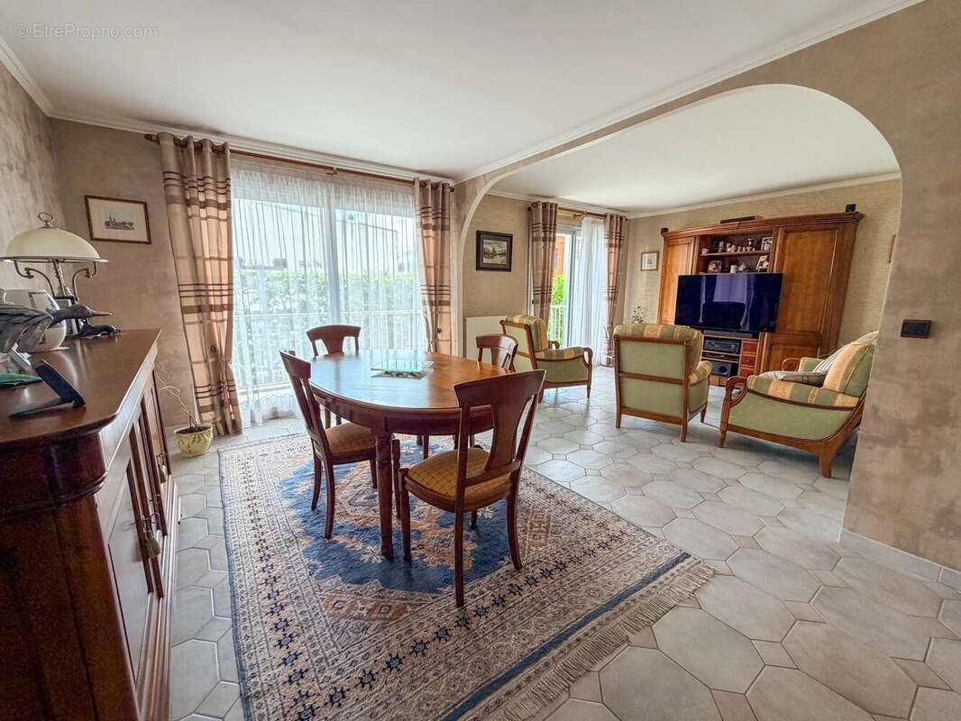 Appartement à LE RAINCY
