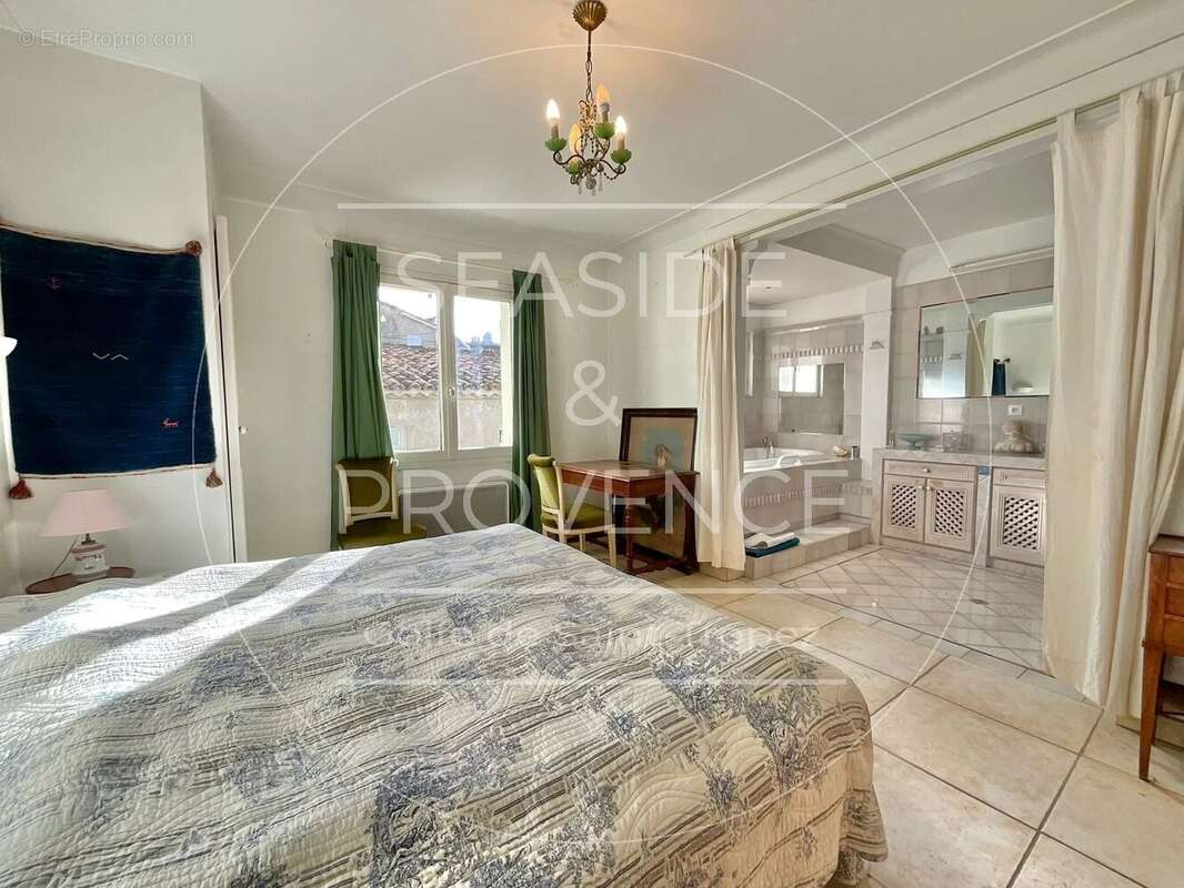 Maison à PLAN-DE-LA-TOUR