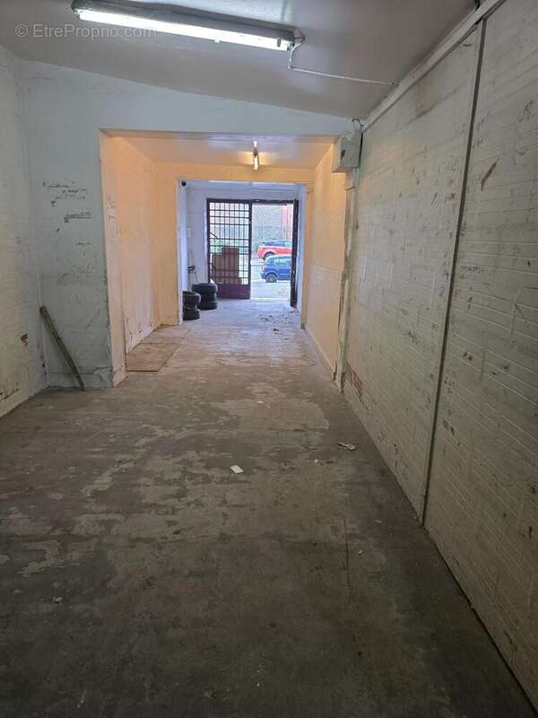 Photo 3 - Commerce à SAINT-DENIS