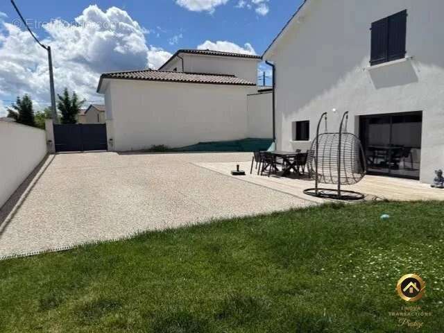 Maison à LUCENAY