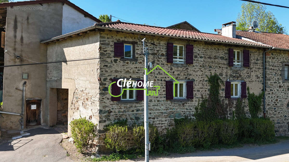 Maison à MARCHAMPT