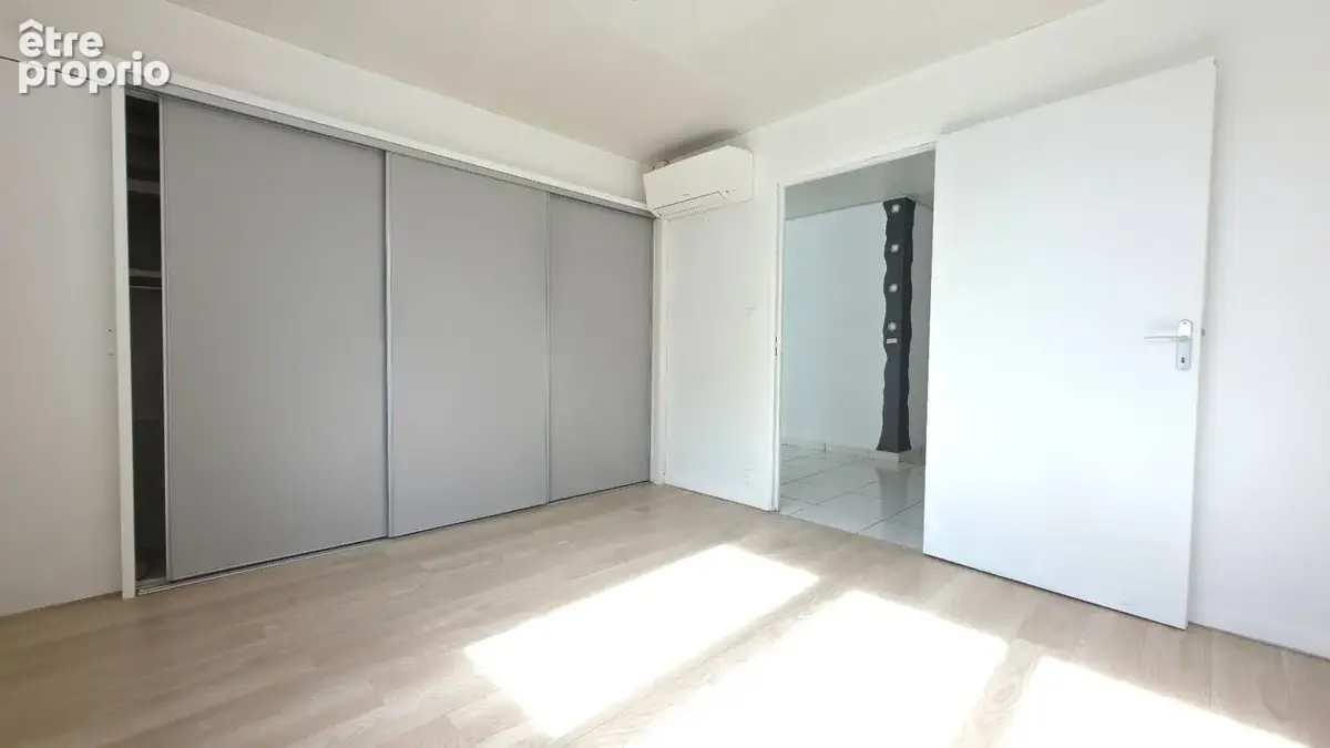 Maison de centre bourg de plain pied 2 chambres et jardin Donges 4 pièce(s) 87 m2 - photo 13