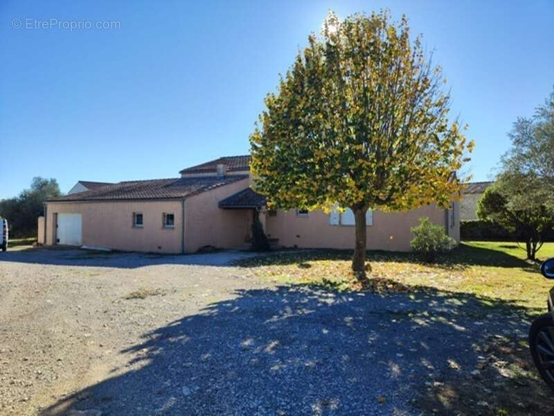 Maison à VACQUIERES