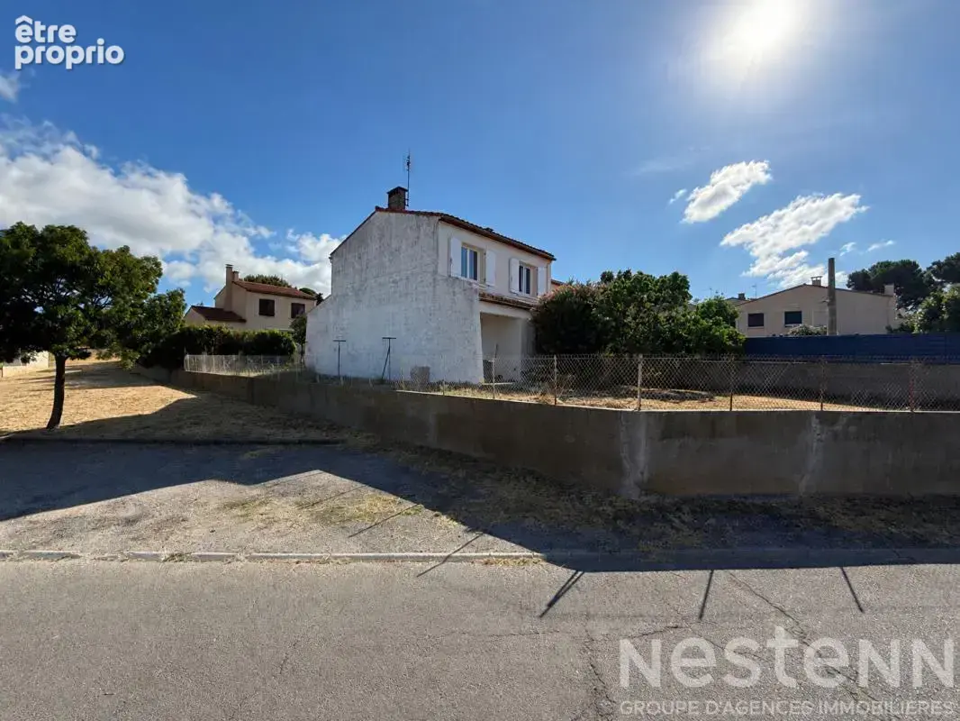 CARCASSONNE Maison trois faces entièrement rénovée avec garage terrasse et trois chambres proche commodités - photo 2