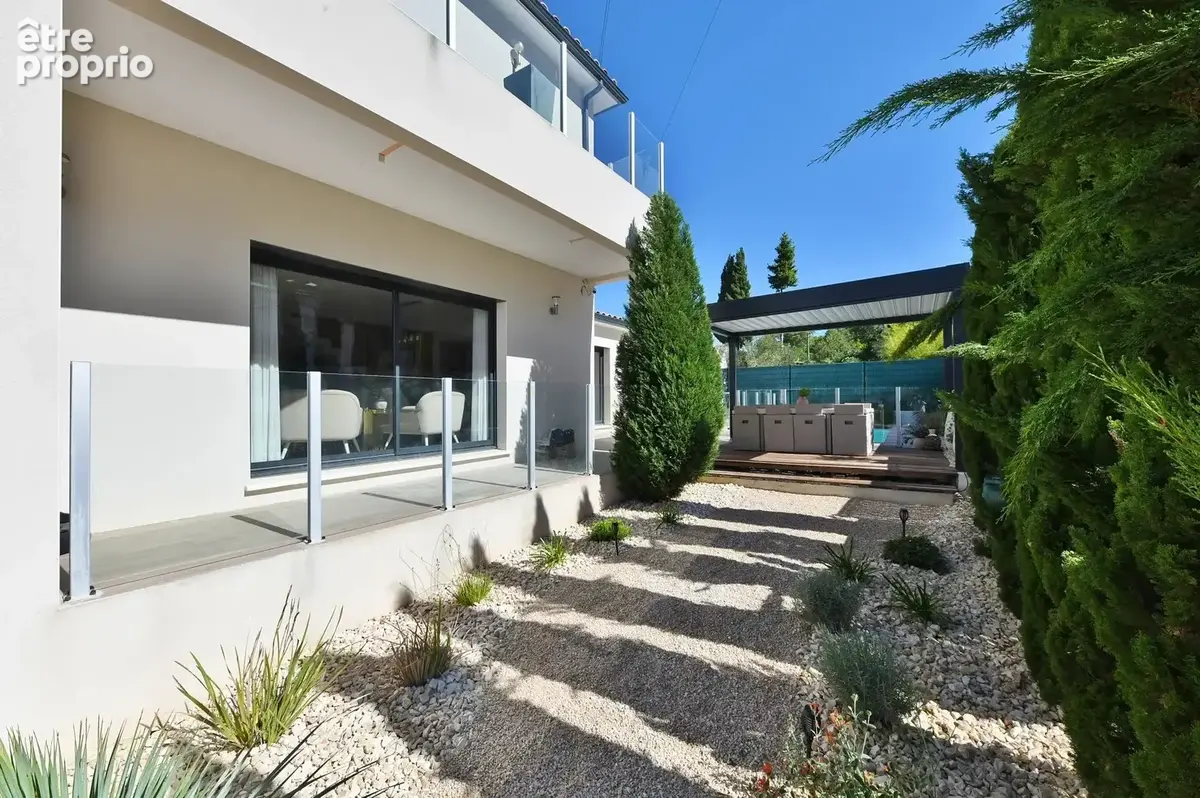 Uzès - Villa contemporaine avec piscine chauffée et jardin - photo 17