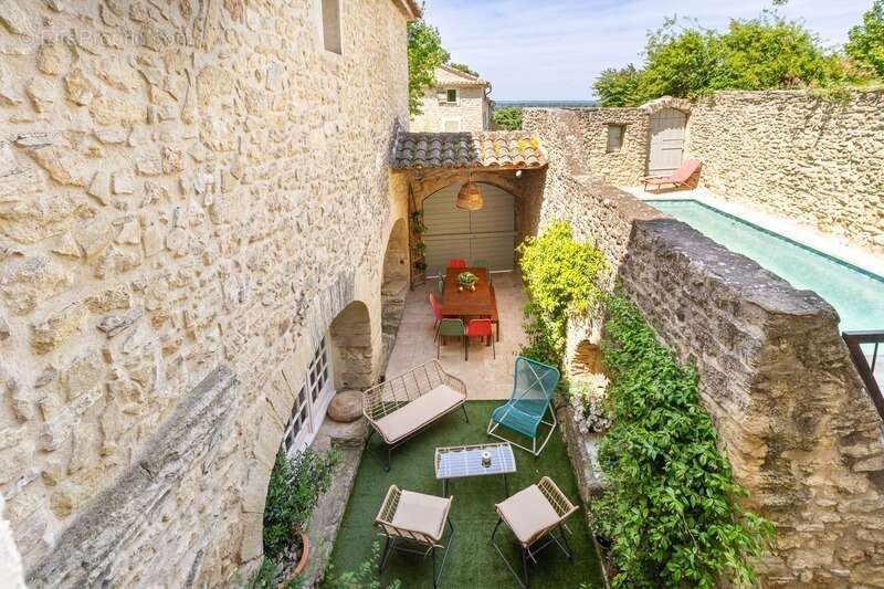 Maison de caractère (près de 320 m2, 5 chambres) avec cour intérieure, piscine & appartement indépendant (près de 135 m2, 2 cham - photo 6