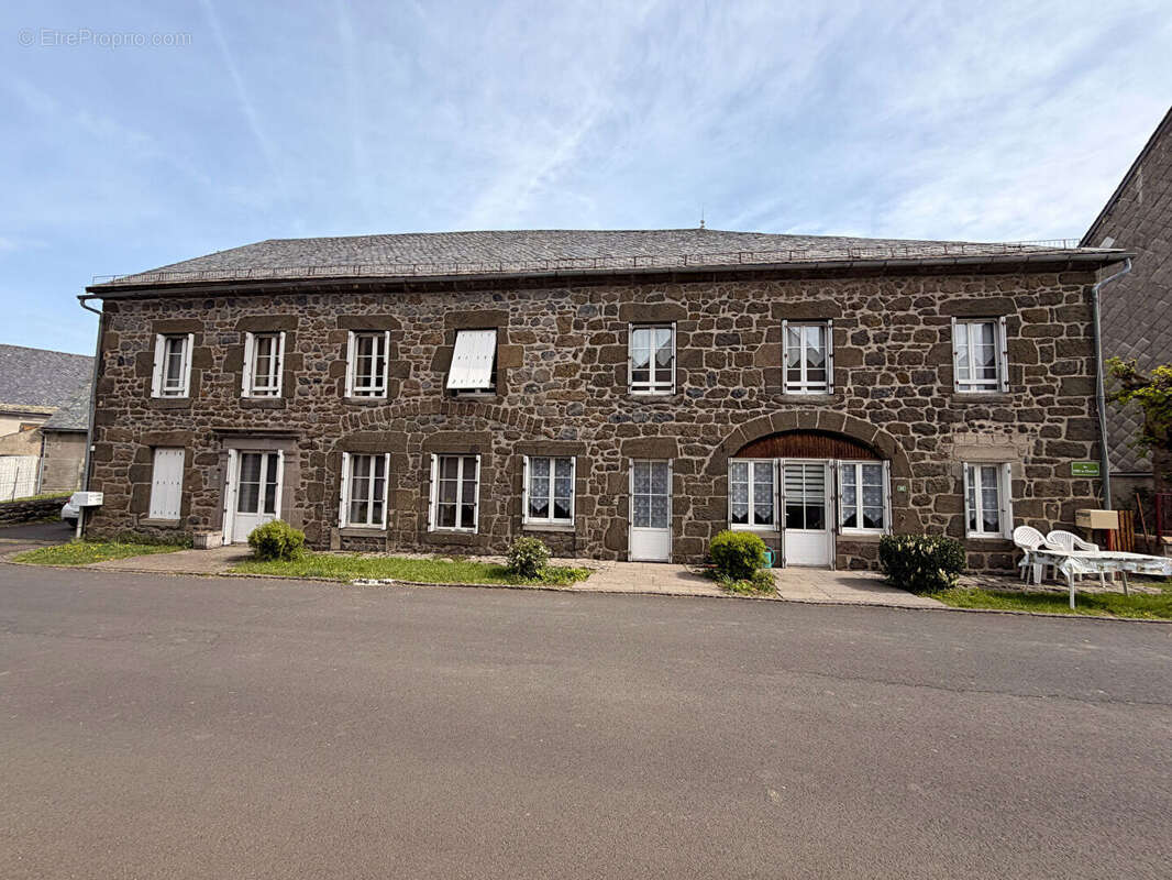 Maison à SEGUR-LES-VILLAS