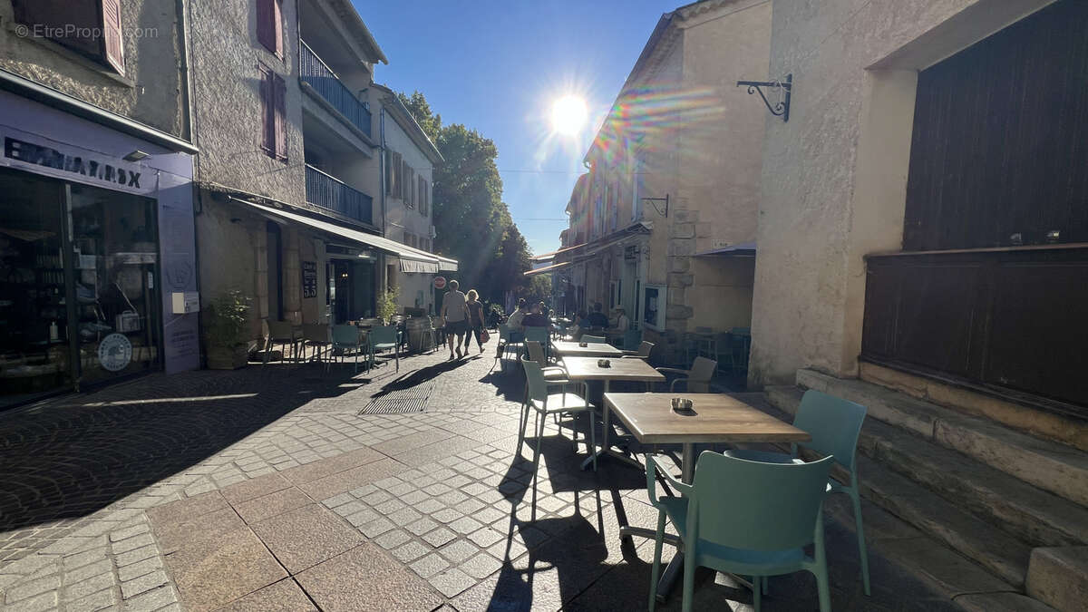 Commerce à GREOUX-LES-BAINS