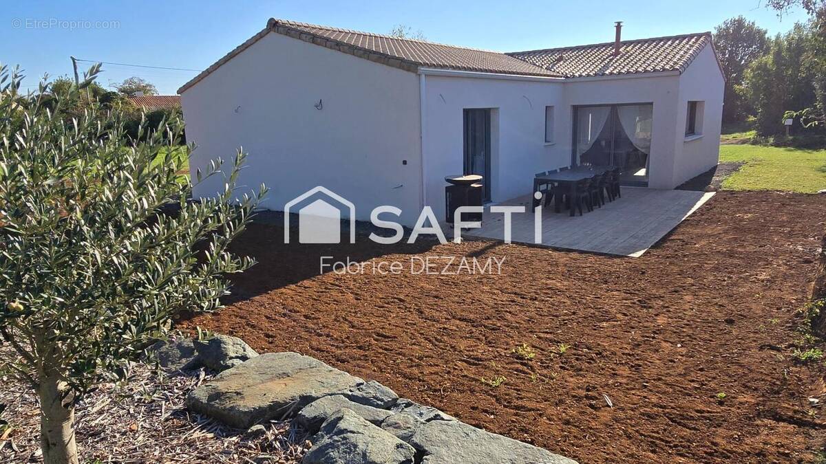 Photo 1 - Maison à SAINTE-GEMME-LA-PLAINE