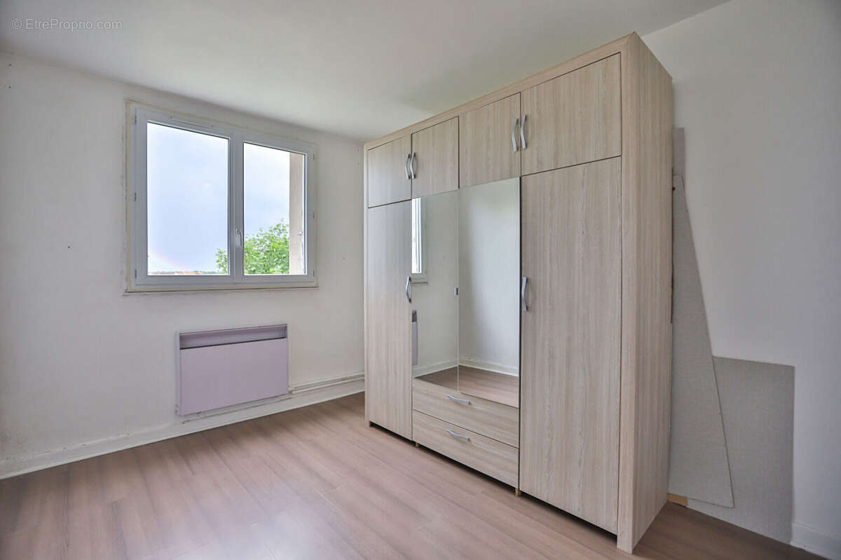 Appartement à NEAUPHLE-LE-CHATEAU