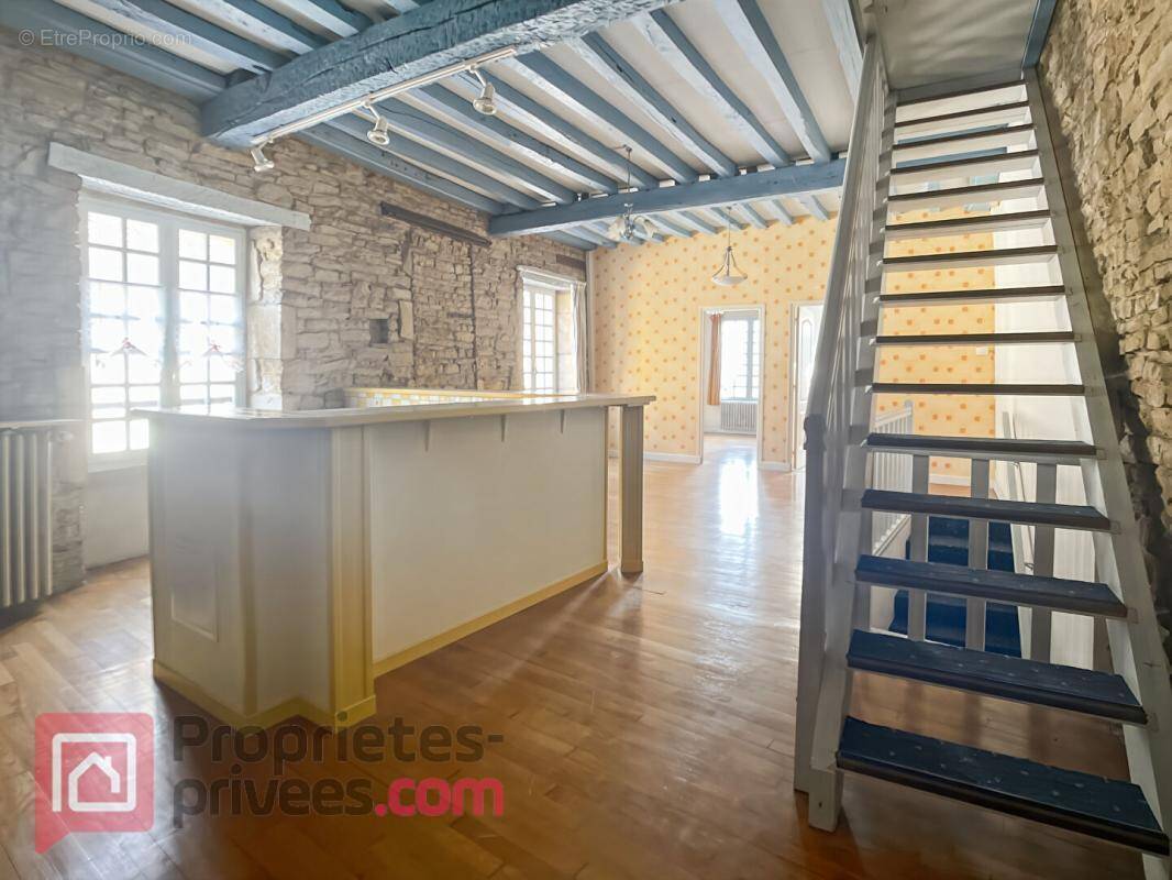 Maison à NOYERS