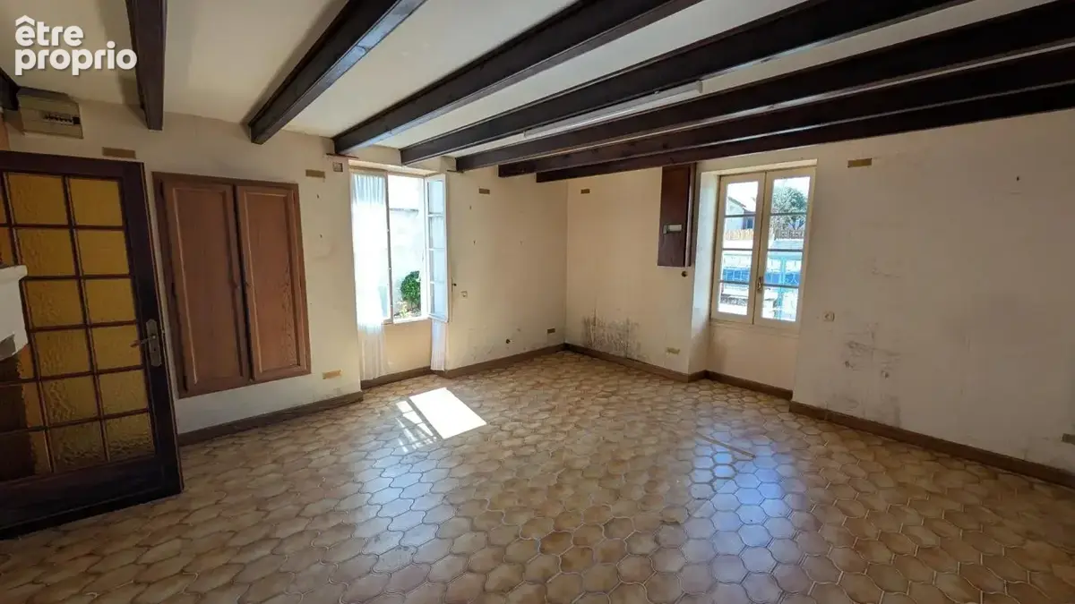 Maison en pierre à rénover à Saint-Gelais  97 m²  2 chambres - photo 5