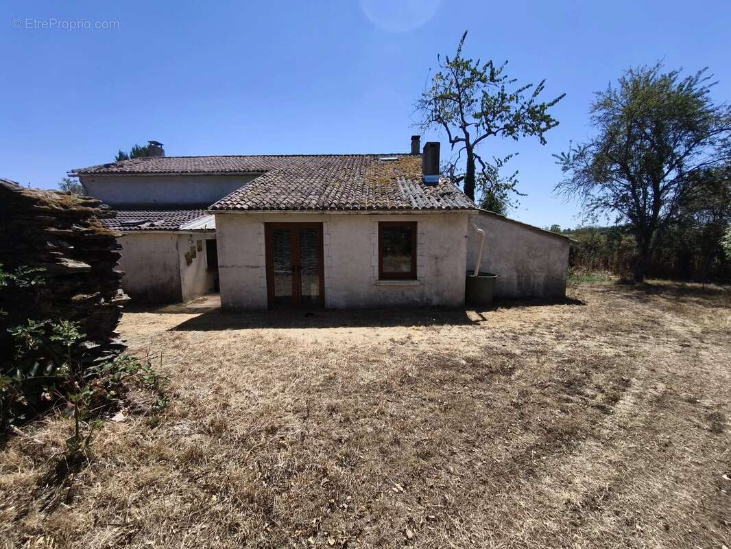 Maison de campagne de 4 chambres avec grange et fort potentiel - photo 19