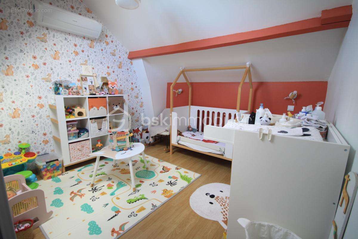 Maison à D&#039;HUISON-LONGUEVILLE