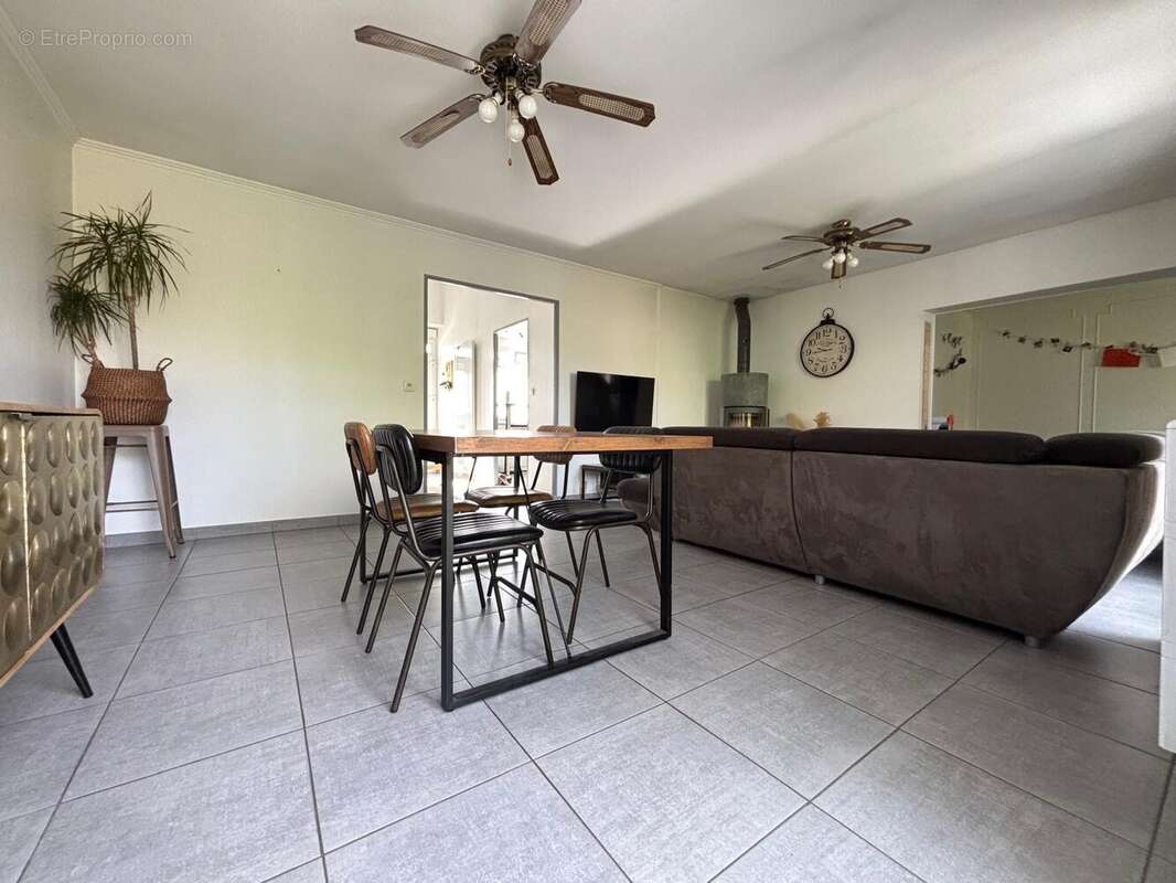 Maison à SAINT-PIERRE-DU-PERRAY