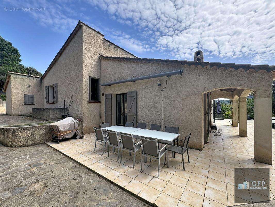 Maison à BORMES-LES-MIMOSAS
