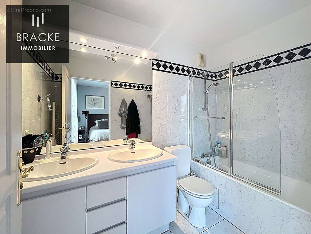 Appartement à COURBEVOIE