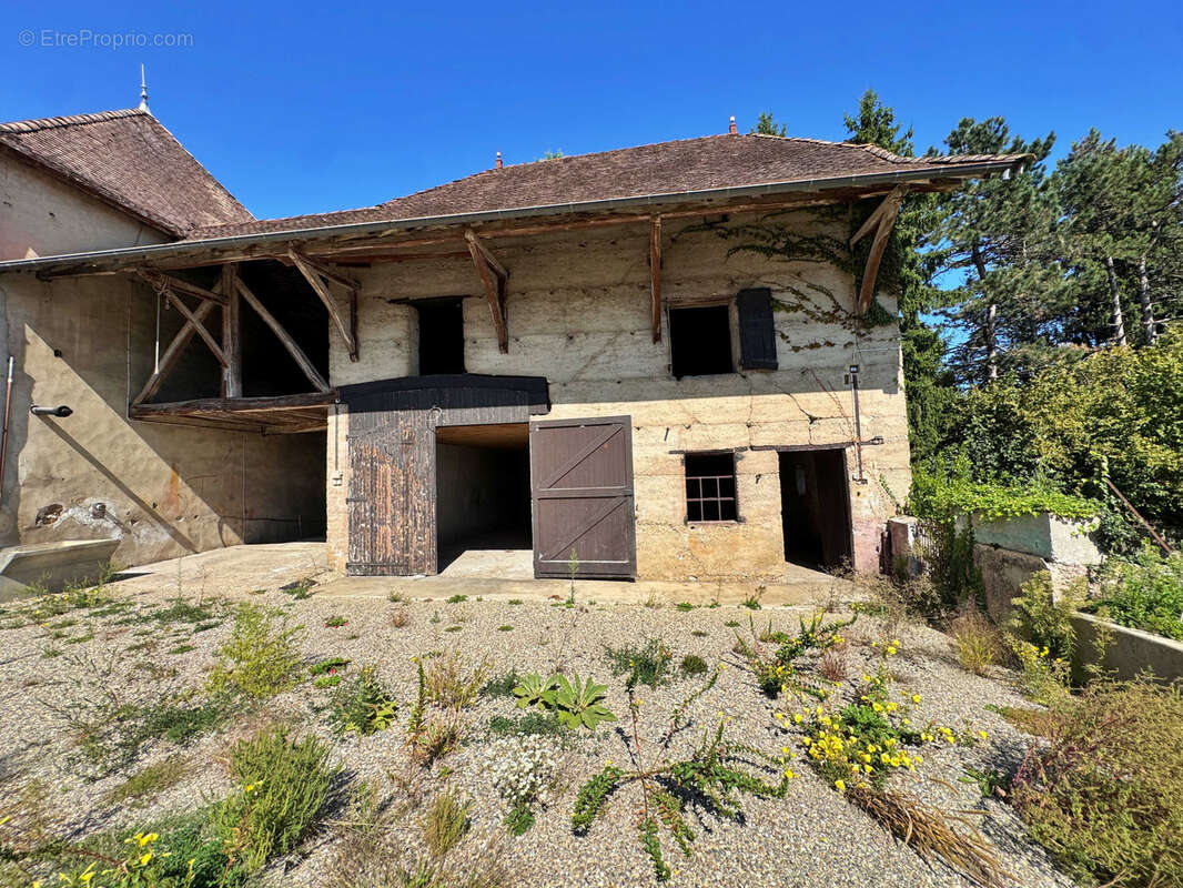 Maison à SAINT-VICTOR-DE-MORESTEL