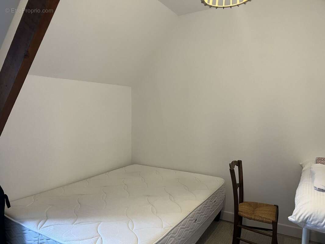 R+2 - Chambre 4 - Maison à SAINT-CERE