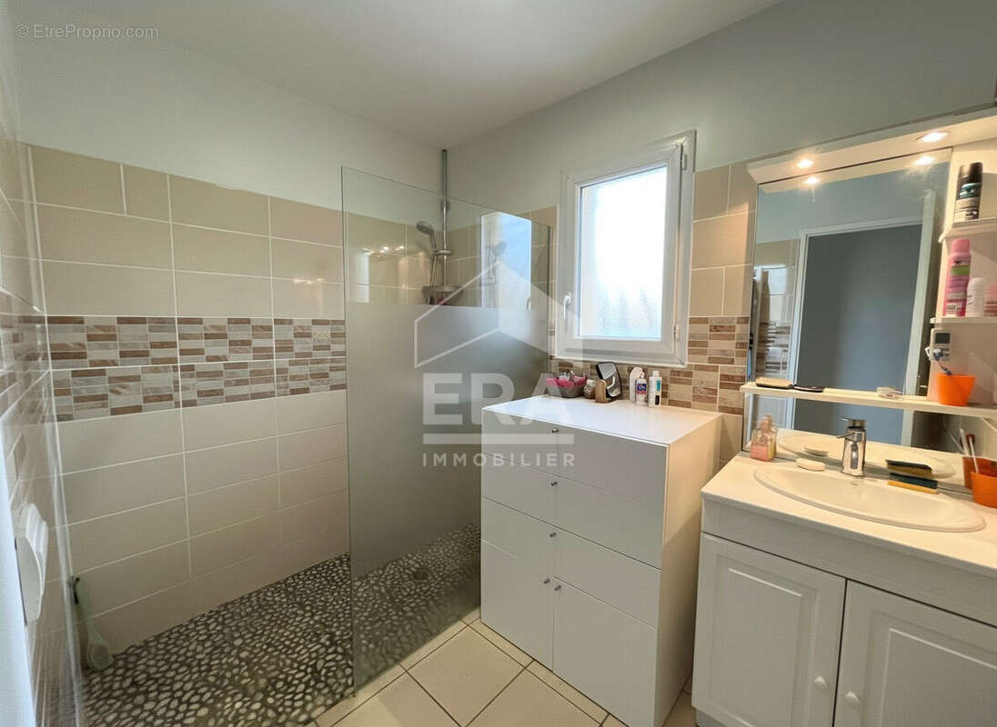 Maison à SAINT-LAURENT-DE-LA-SALANQUE