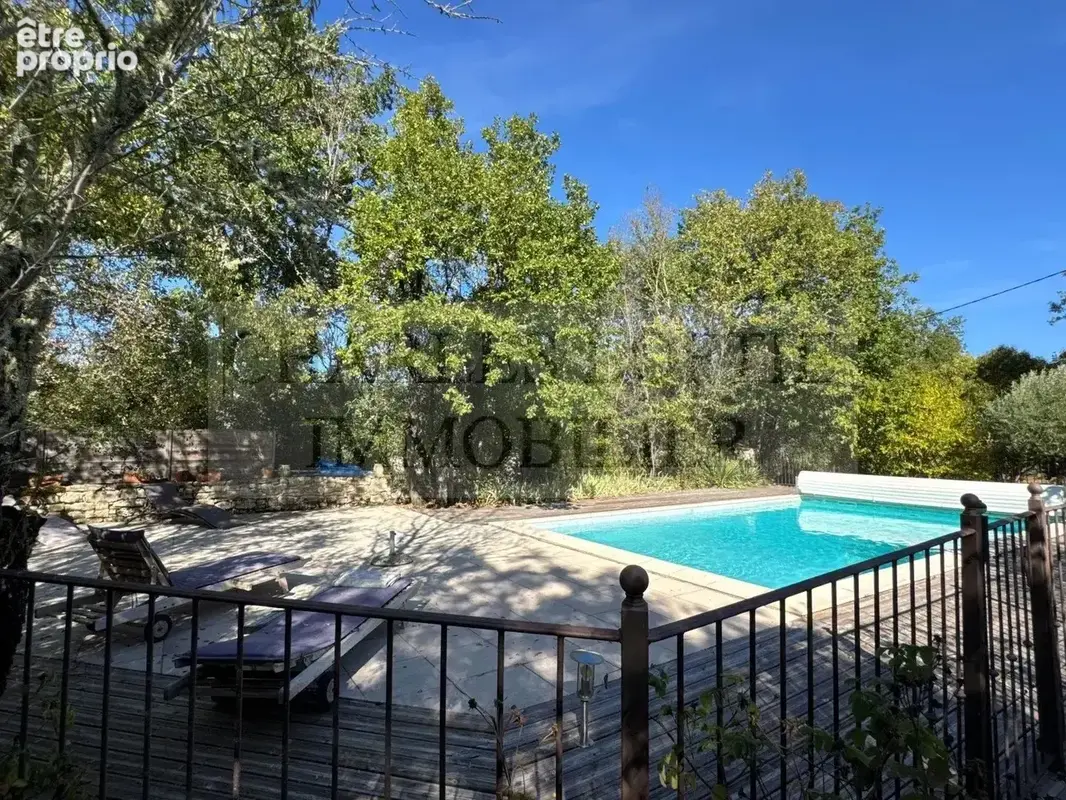Propriété de caractère au cœur de 17 hectares de nature, avec maison principale, gîtes et piscine - photo 2