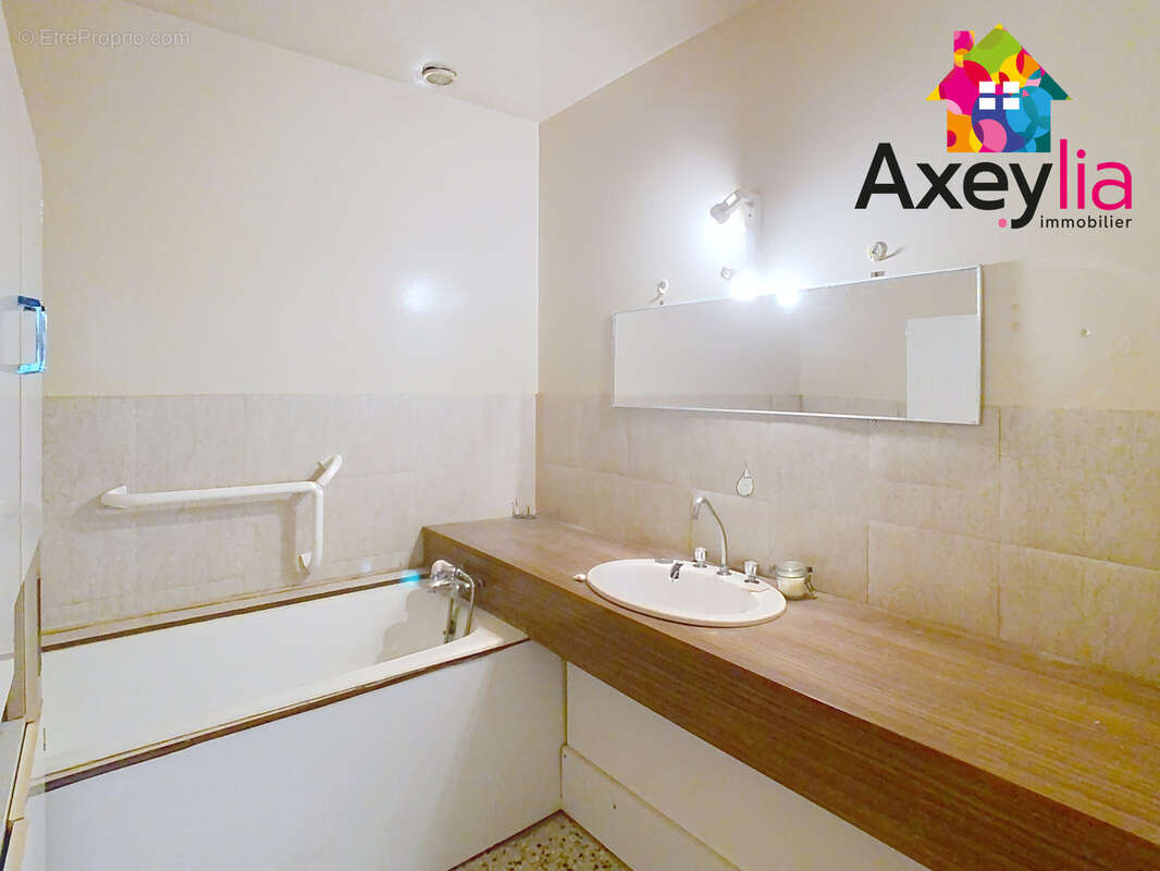 Maison à SAINT-ROMAIN-LA-MOTTE