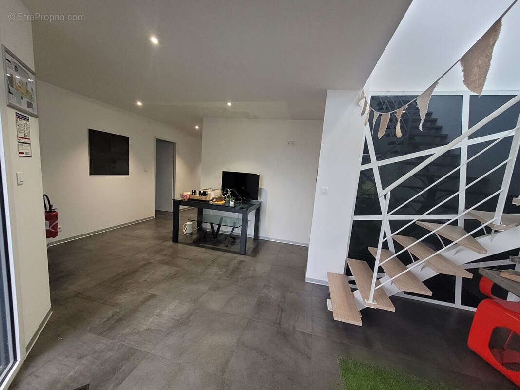 Commerce à MONTAIGU