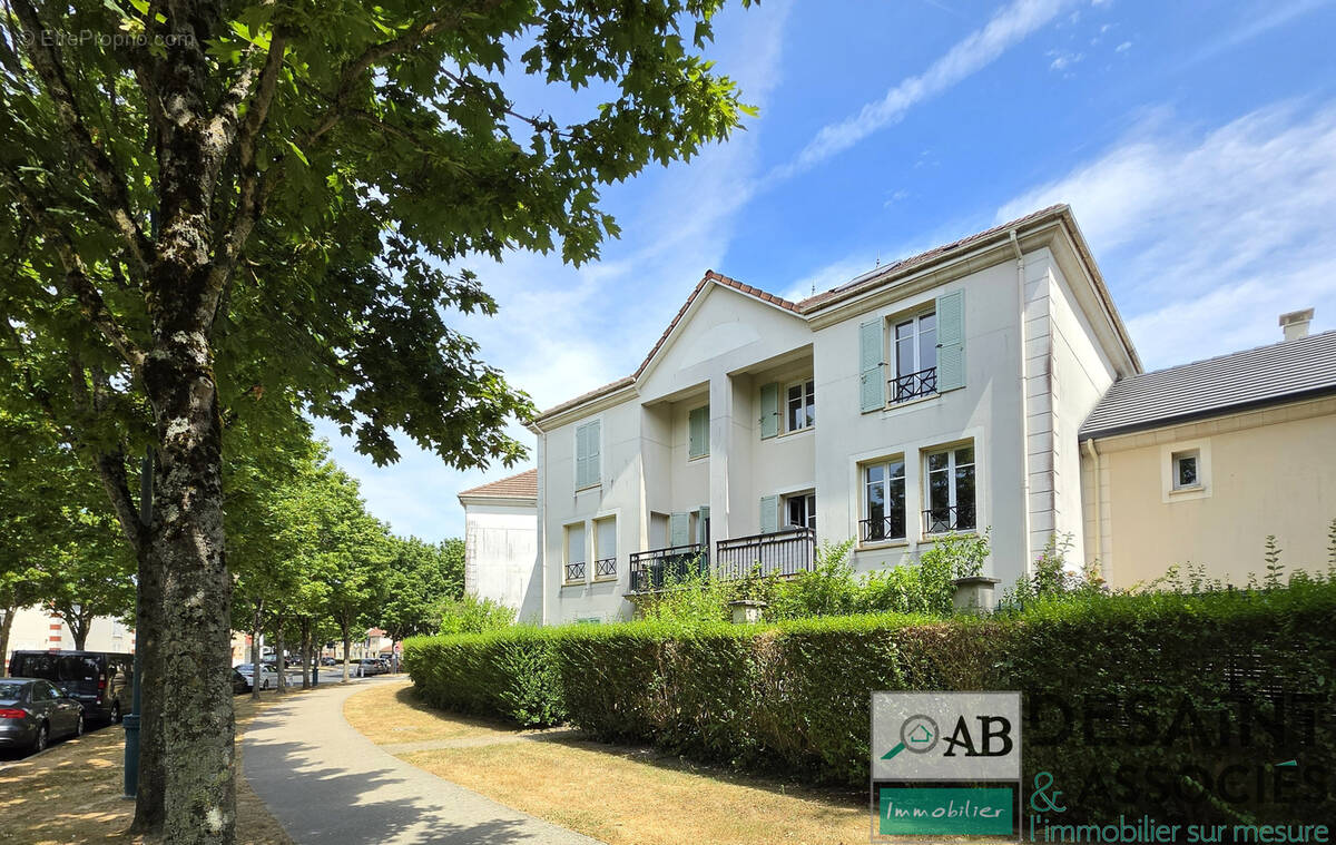 Appartement à BAILLY-ROMAINVILLIERS