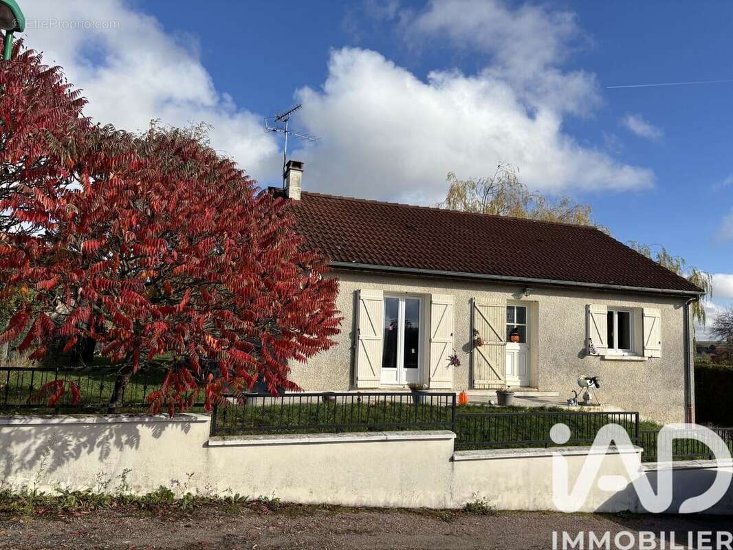 Maison 94 m² à Villefargeau  - photo 3