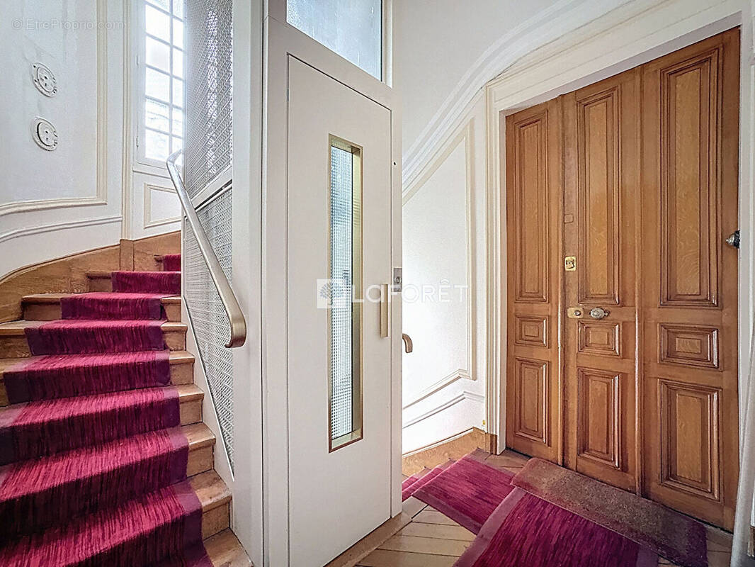 Appartement à PARIS-16E