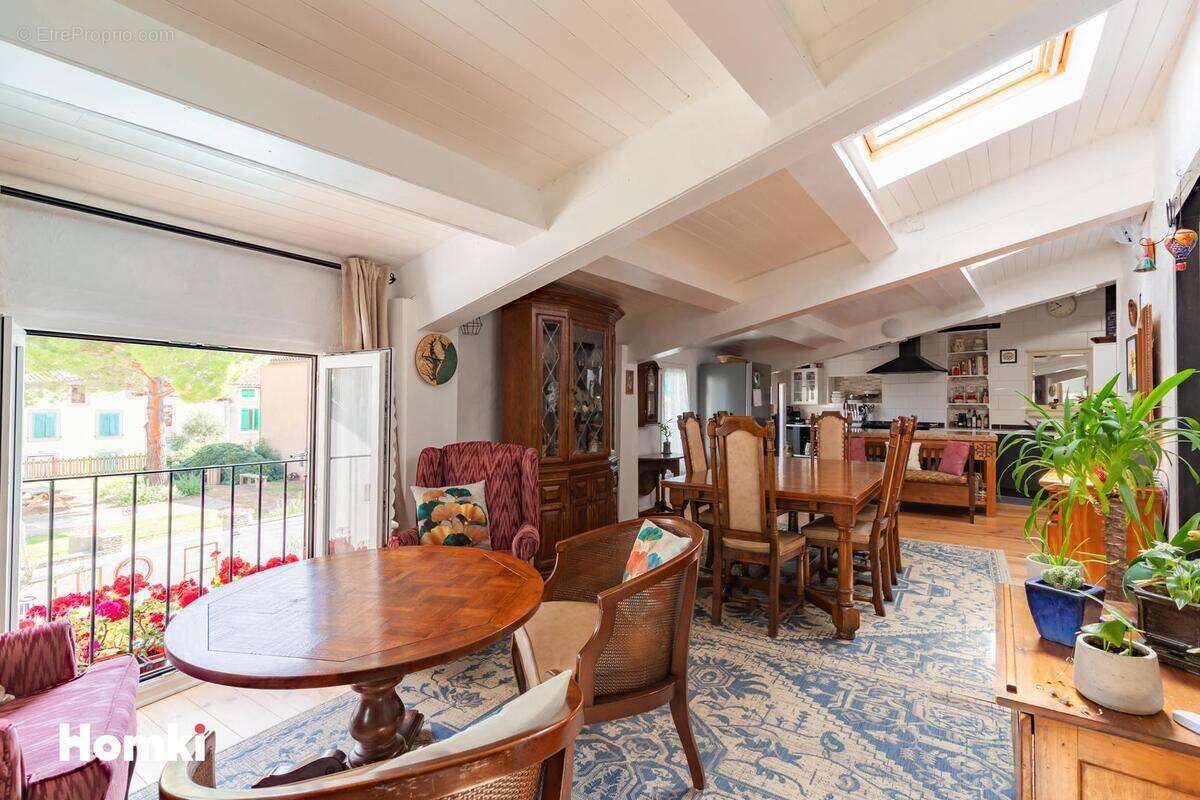 Maison à VILLENEUVE-LES-MONTREAL