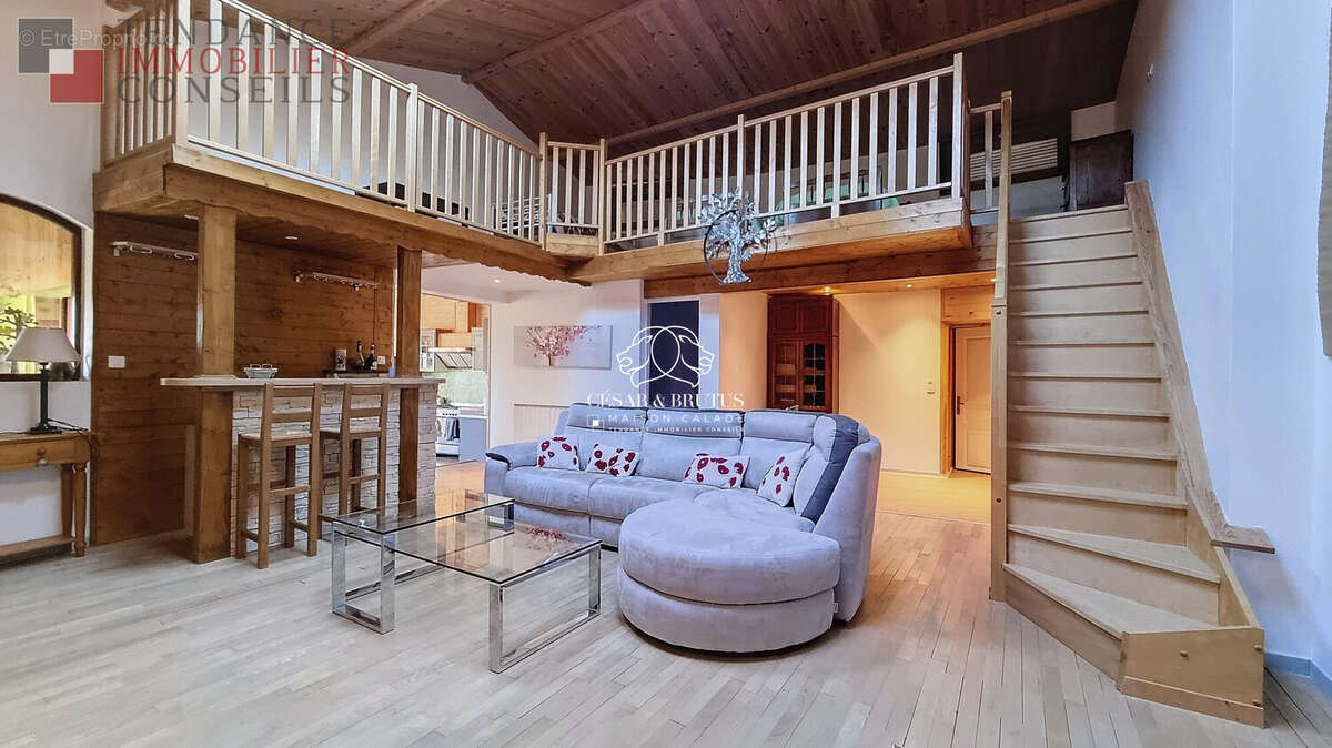 Maison 17 pièces 528 m² à vendre à Vaux-En-Beaujolais (69460) - photo 3