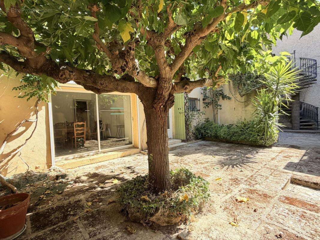Maison 220 m² à Remoulins  - photo 2