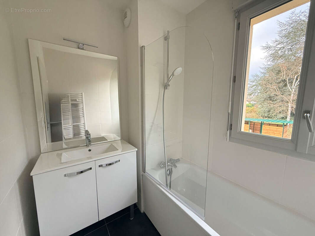 Maison à OINVILLE-SUR-MONTCIENT