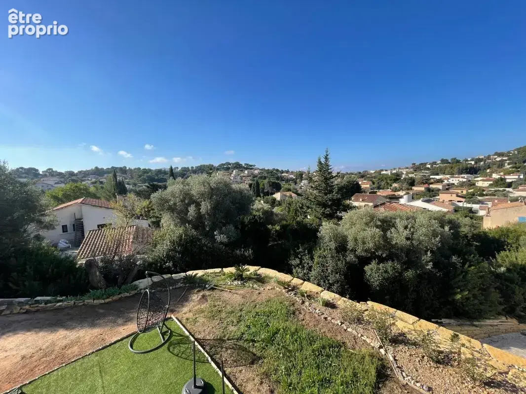 A vendre la seyne sur mer 83500 limite six-fours  villa recente 2 chambres jarin vue degagee - photo 7