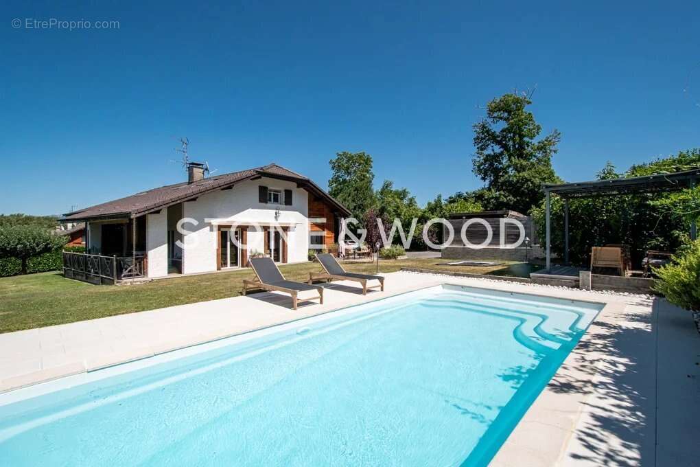 Maison à PERS-JUSSY