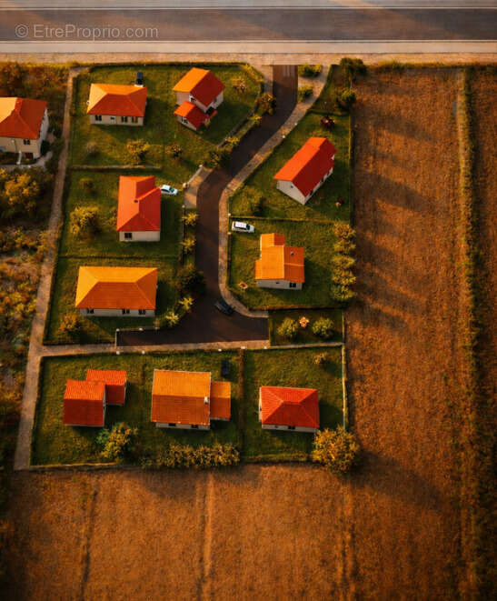 Terrain à SAINT-LYE