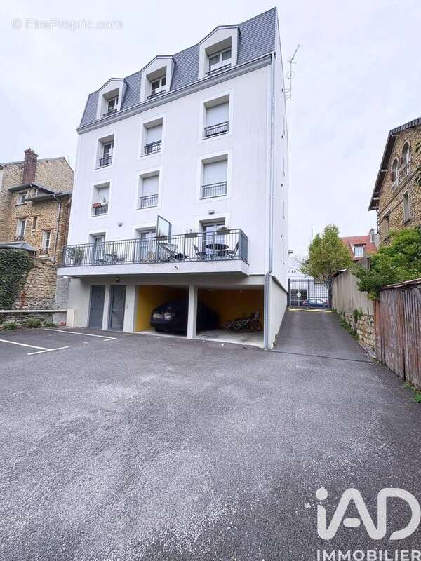 Photo 2 - Parking à HARDRICOURT