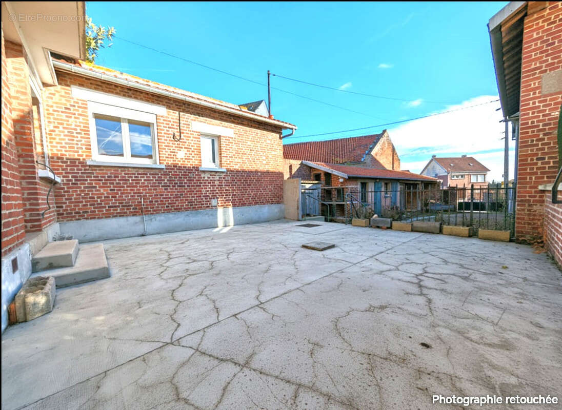 Maison à SAINT-SAUFLIEU