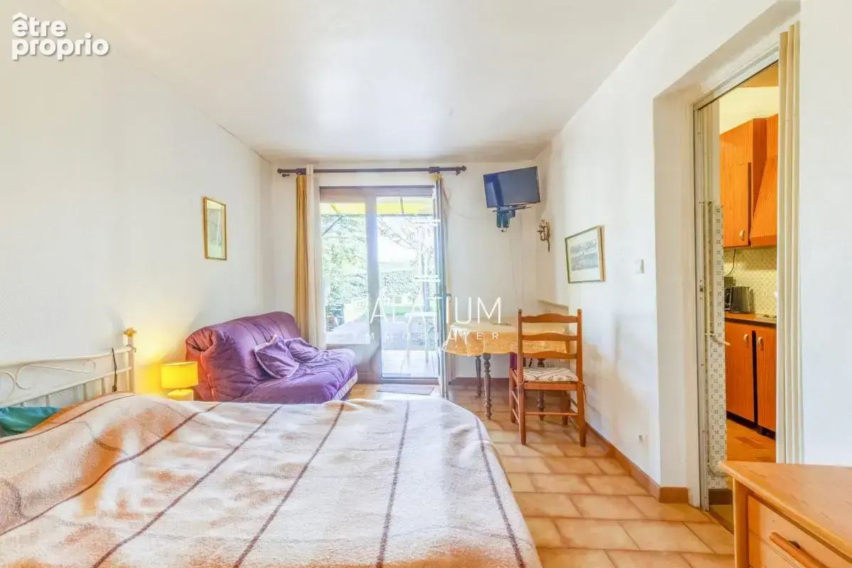 Maison de plain-pied avec jardin arboré et 3 appartements - photo 19