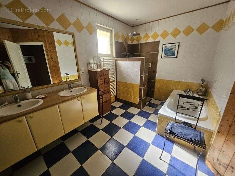 Maison 150 m² à Montrond-Les-Bains  - photo 7