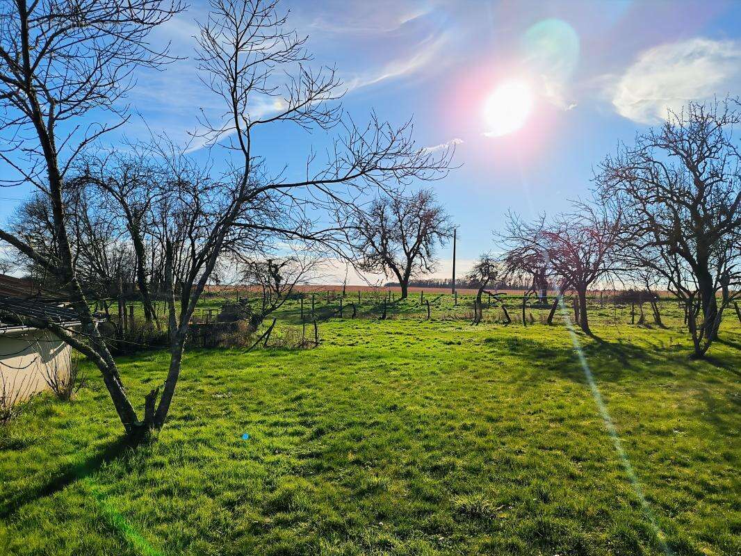 A SAISIR : ancien corps de ferme avec fort potentiel ! - photo 7