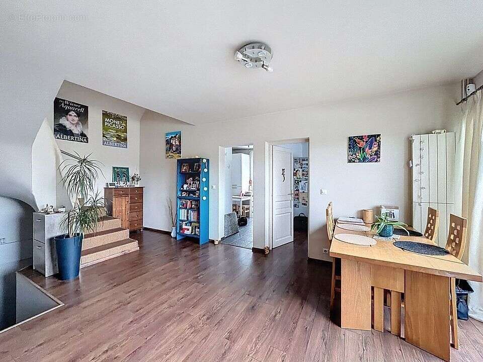 Appartement à VOISINS-LE-BRETONNEUX