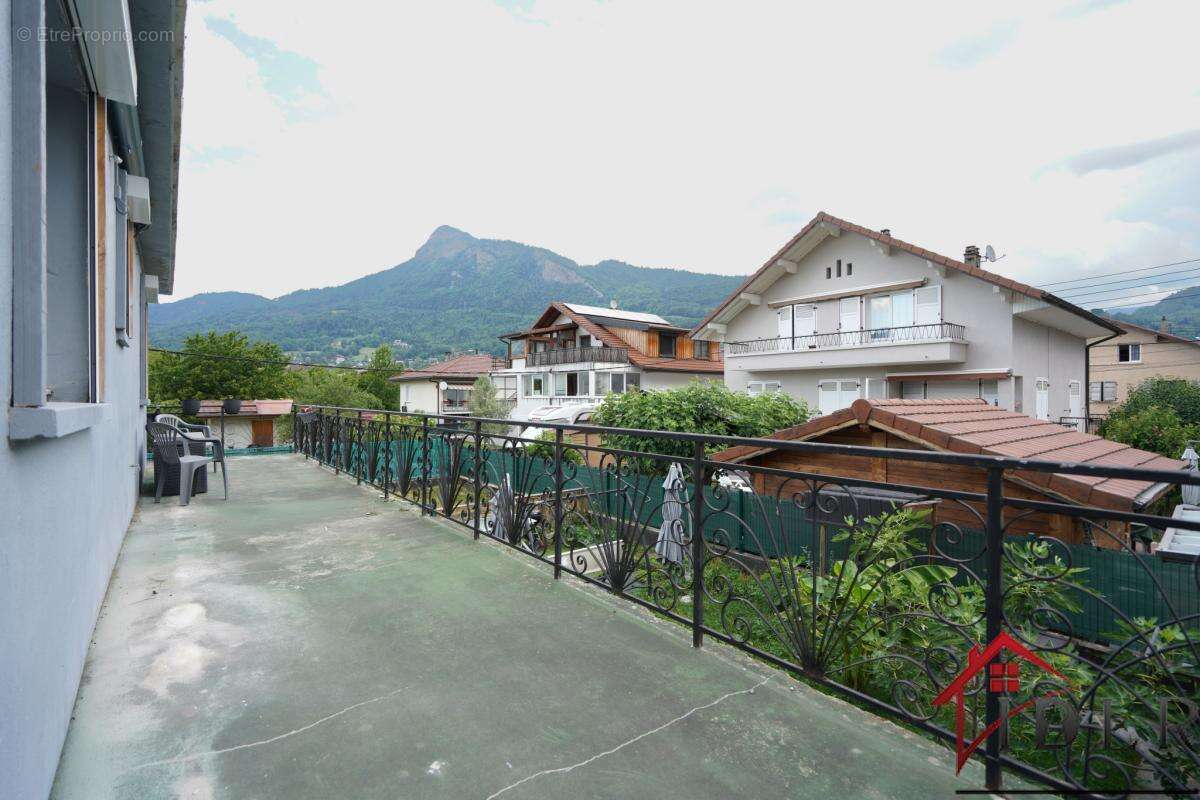 À Cluses La Sardagne, T4 avec terrasse et jardin - photo 2