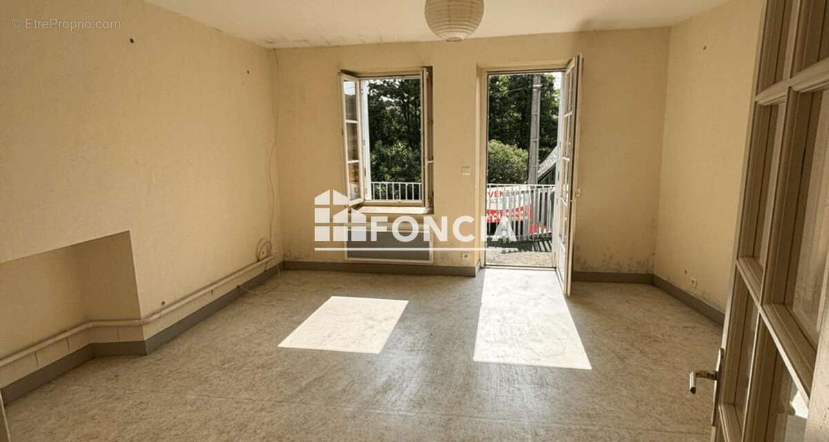 Maison troglodytique avec grange et terrain constructible – Villaines-les-Rochers - photo 2